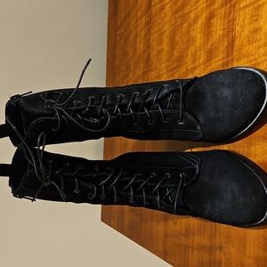 LA CANADIENNE BLACK SUEDE WATERPROOF BOOTS    SIZE 7 1/2